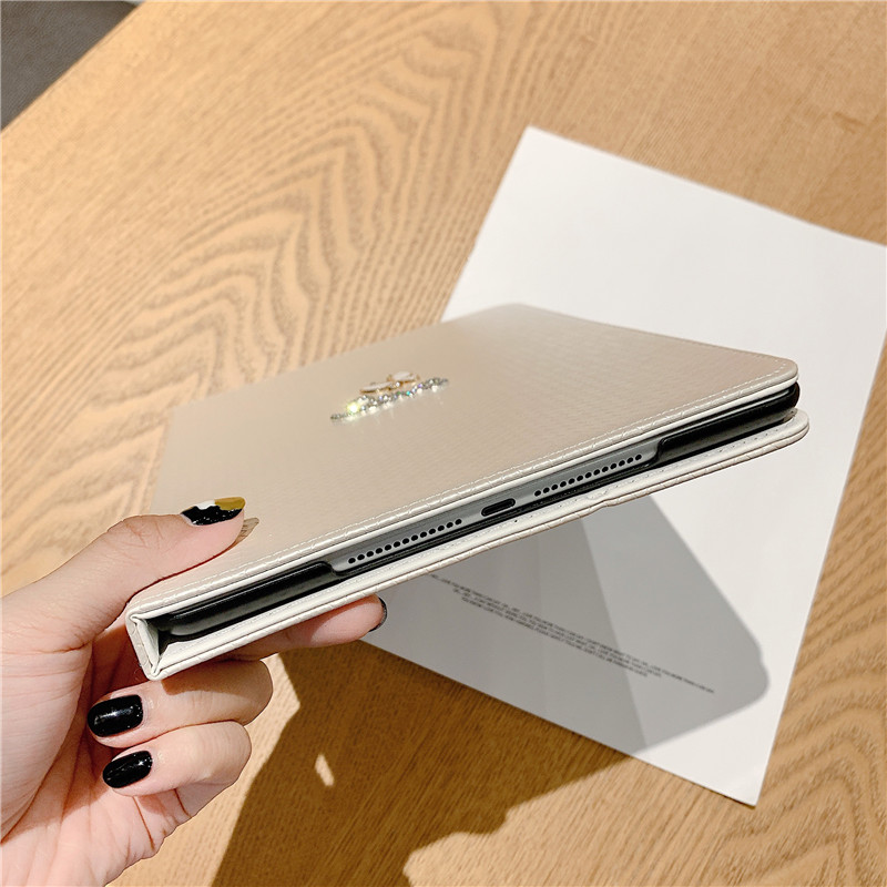 ipadカバー 蝶モチーフ六角形型押し保護カバー