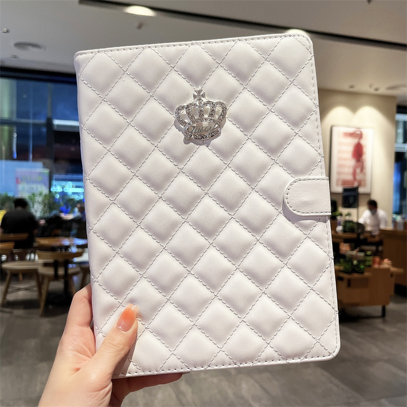 ipadカバー 王冠モチーフ キルティング手帳型ケース