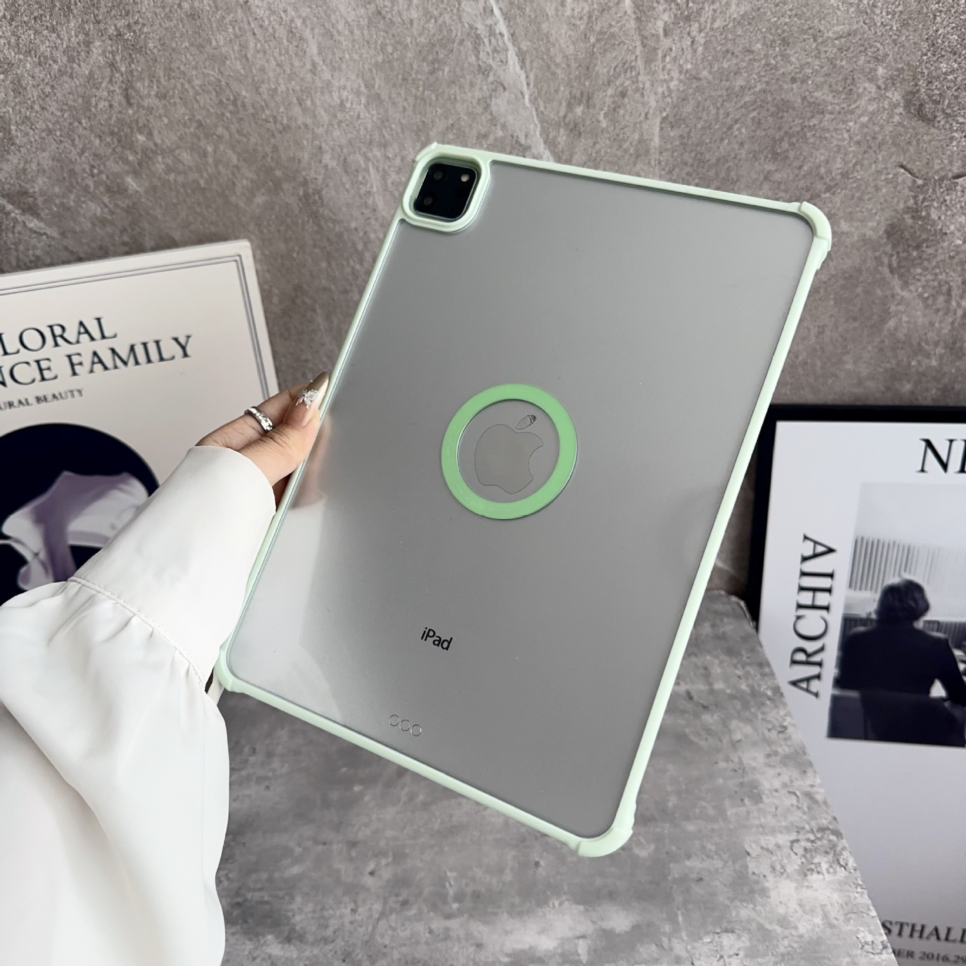 ipadカバー アイパッド プロ用 半透明保護カバー