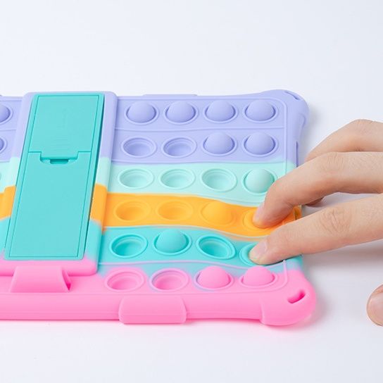 タブレットケース 押し心地抜群！立てかけ型タブレット保護ケース iPad