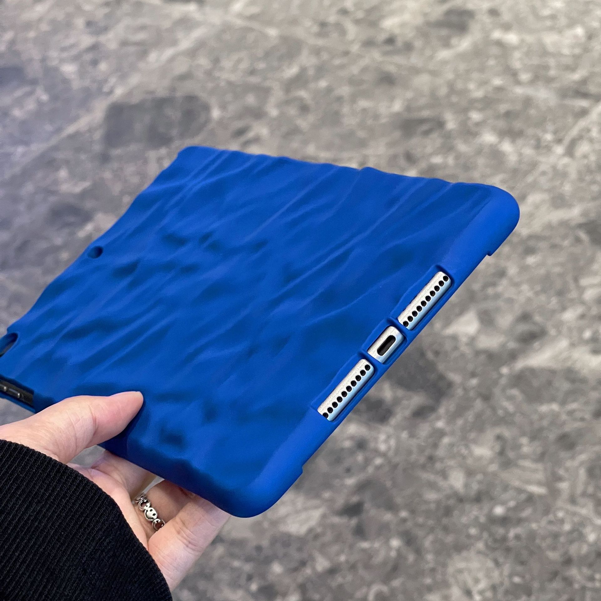 タブレットケース 立体波模様デザイン薄型保護ケース　iPad/iPad Air/iPad Pro/mini