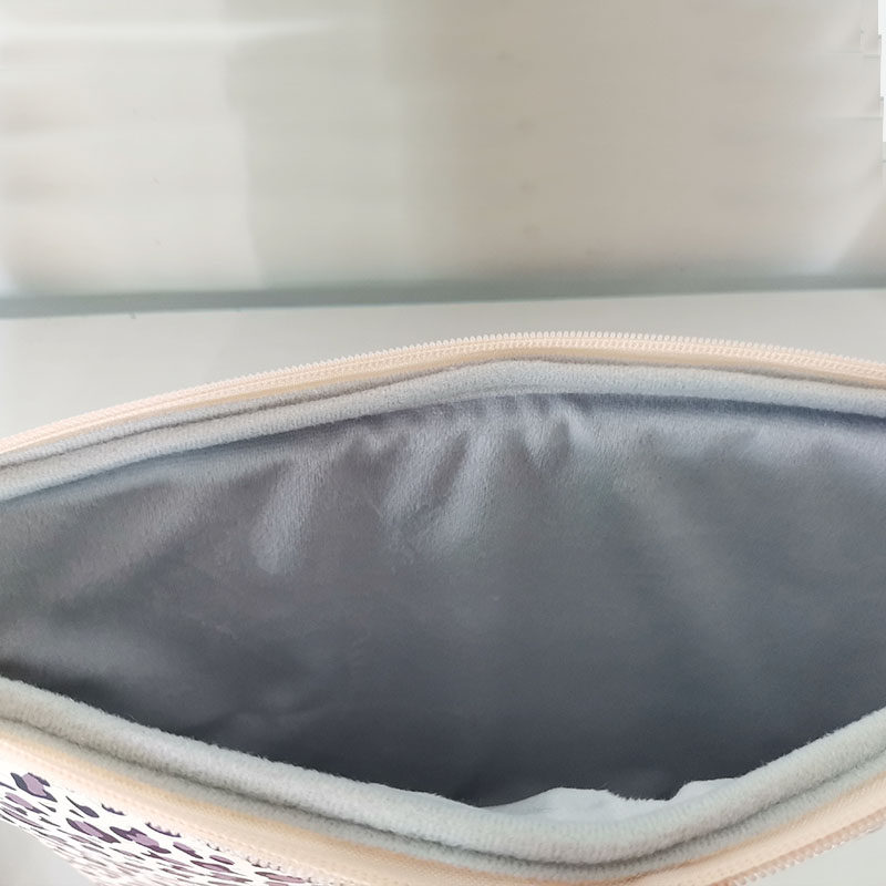 ヒョウ柄模様 / ジップ式クッション付き / タブレットケース