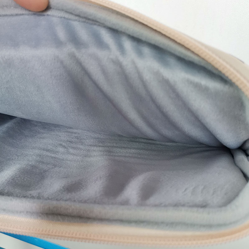 ヒョウ柄模様 / ジップ式クッション付き / タブレットケース