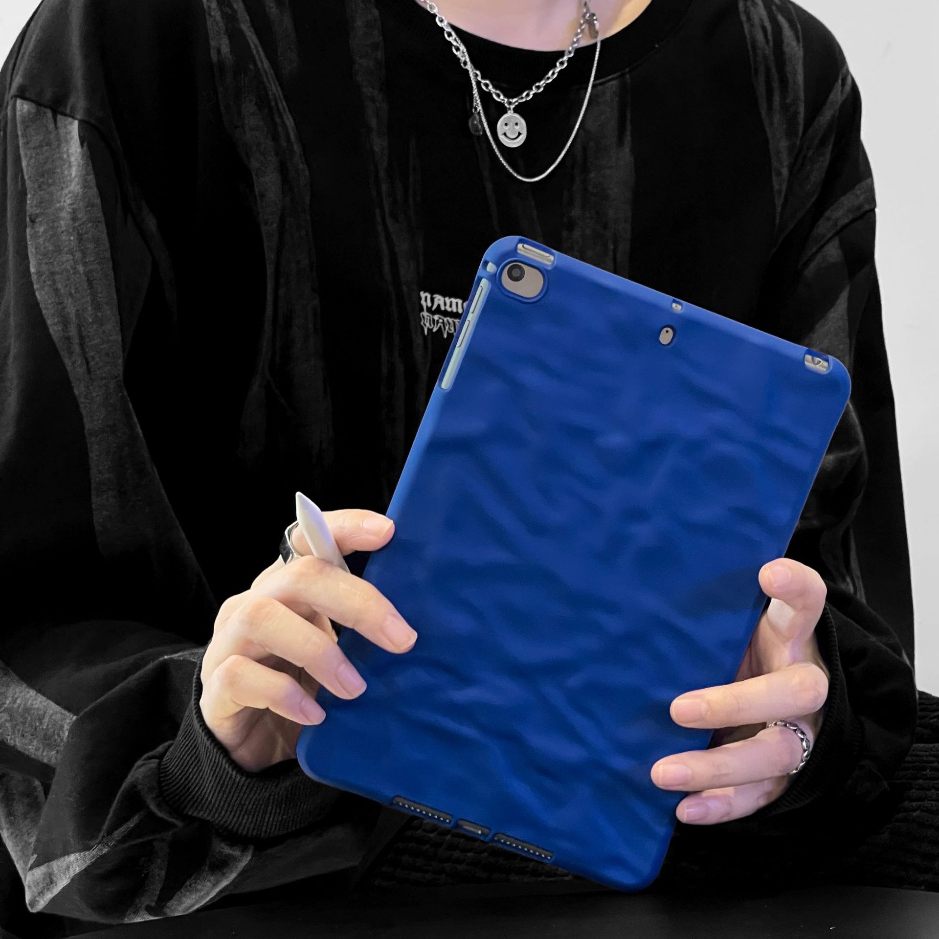 タブレットケース 立体波模様デザイン薄型保護ケース　iPad/iPad Air/iPad Pro/mini