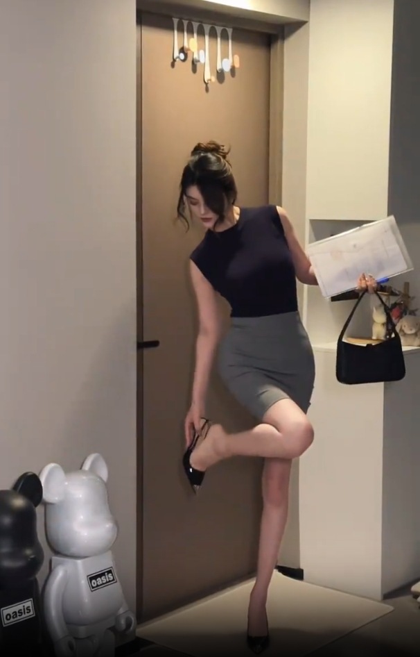 タイトスカート 美脚見せストレッチ素材のひざ下丈タイトスカート