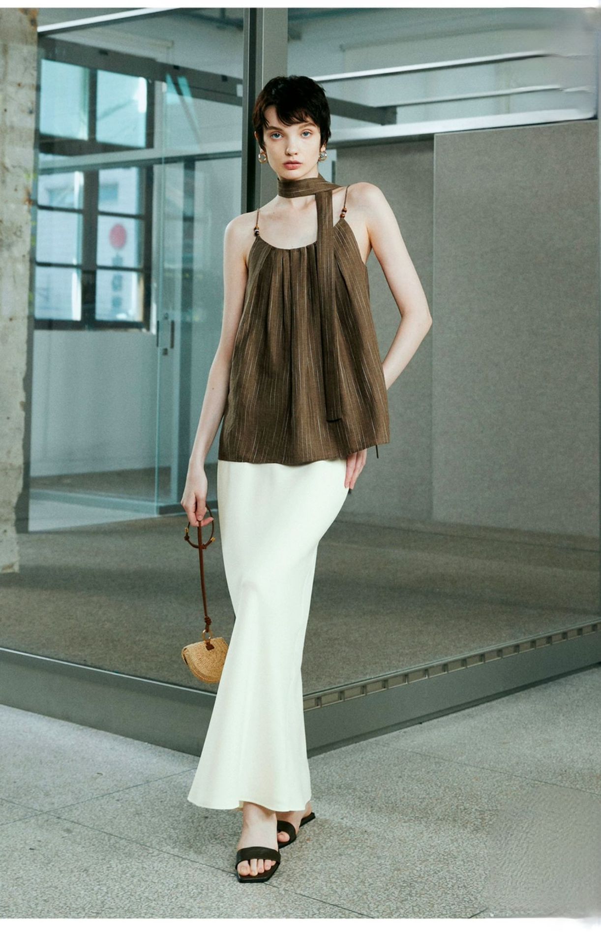 タイトスカート 美しい縦ラインを演出するマキシ丈タイトスカート