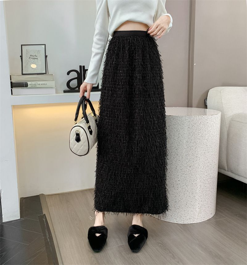 タイトスカート ふわふわタッセル素材のタイトマキシスカート