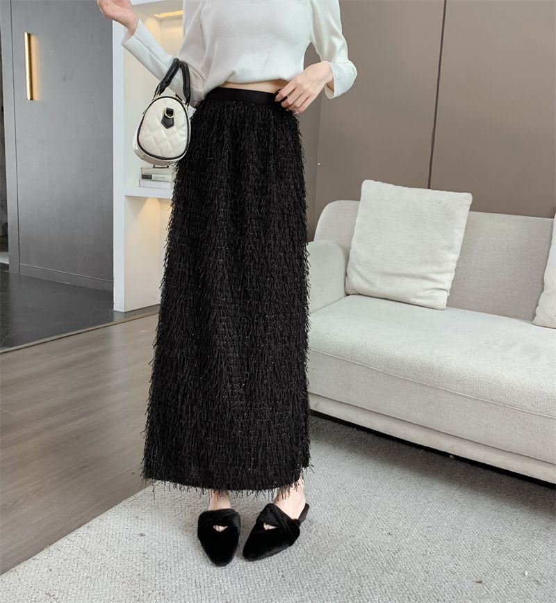 タイトスカート ふわふわタッセル素材のタイトマキシスカート