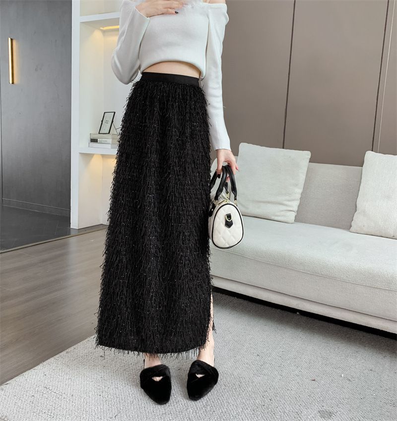 タイトスカート ふわふわタッセル素材のタイトマキシスカート