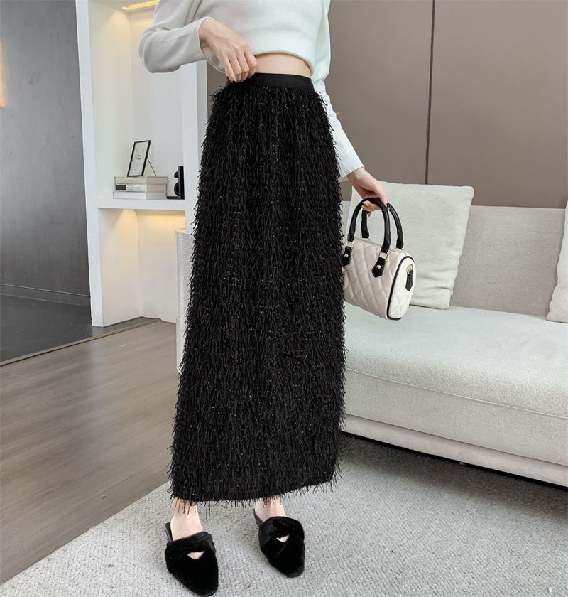 タイトスカート ふわふわタッセル素材のタイトマキシスカート
