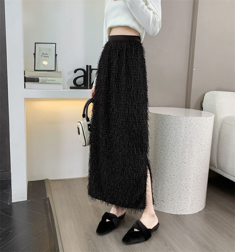 タイトスカート ふわふわタッセル素材のタイトマキシスカート