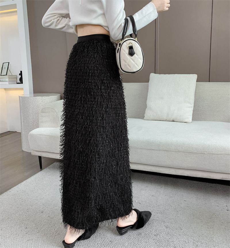 タイトスカート ふわふわタッセル素材のタイトマキシスカート