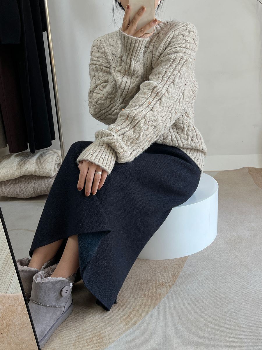 タイトスカート リブ編みニット素材の裾スリット入りマキシスカート