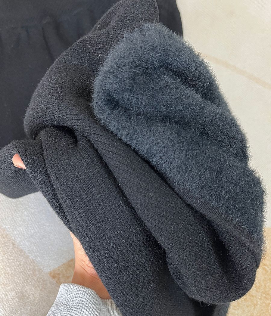 タイトスカート リブ編みニット素材の裾スリット入りマキシスカート