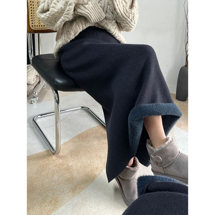 タイトスカート リブ編みニット素材の裾スリット入りマキシスカート