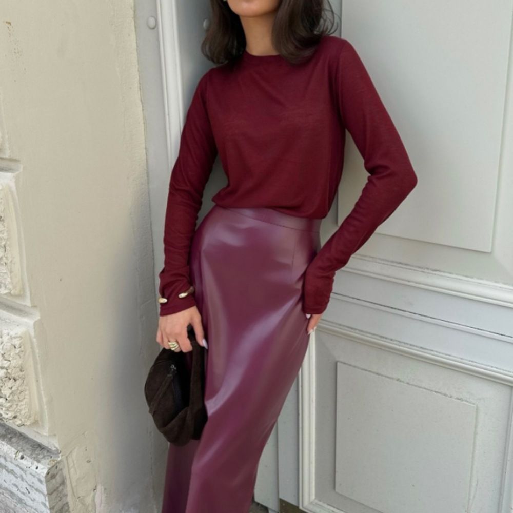 タイトスカート 合成皮革素材の美脚見せタイトスカート