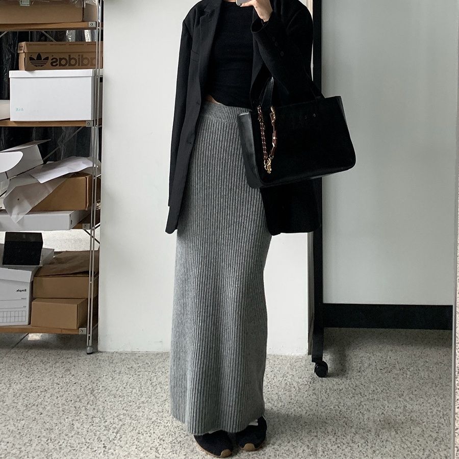 縦リブニットロング丈タイトスカート
