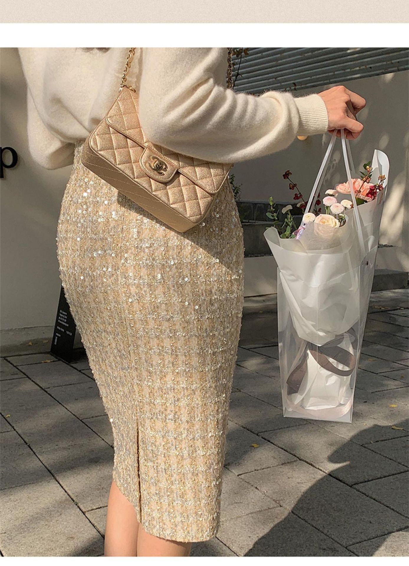 煌めくスパンコール装飾ミニ丈タイトスカート