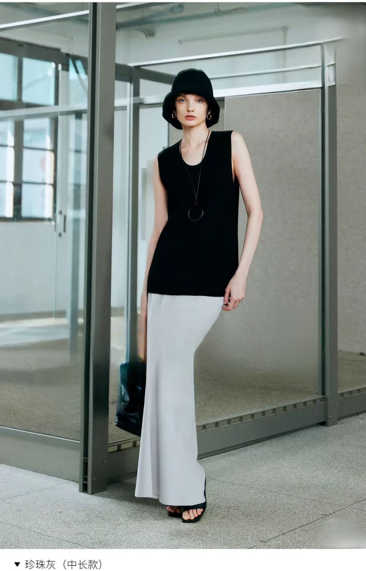 タイトスカート 美しい縦ラインを演出するマキシ丈タイトスカート