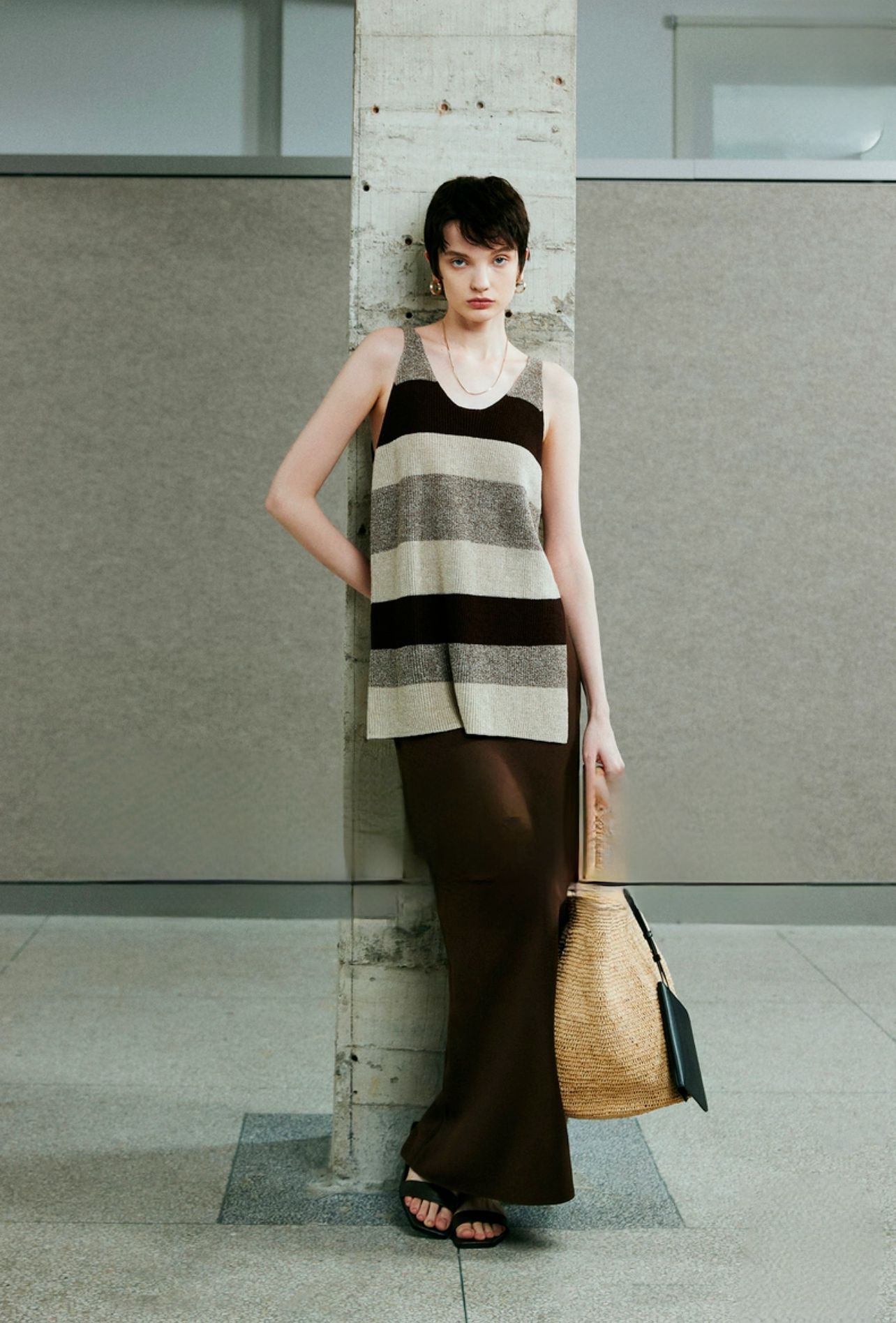 タイトスカート 美しい縦ラインを演出するマキシ丈タイトスカート