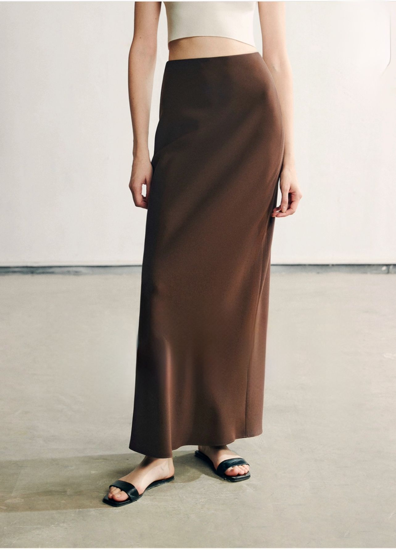 タイトスカート 美しい縦ラインを演出するマキシ丈タイトスカート