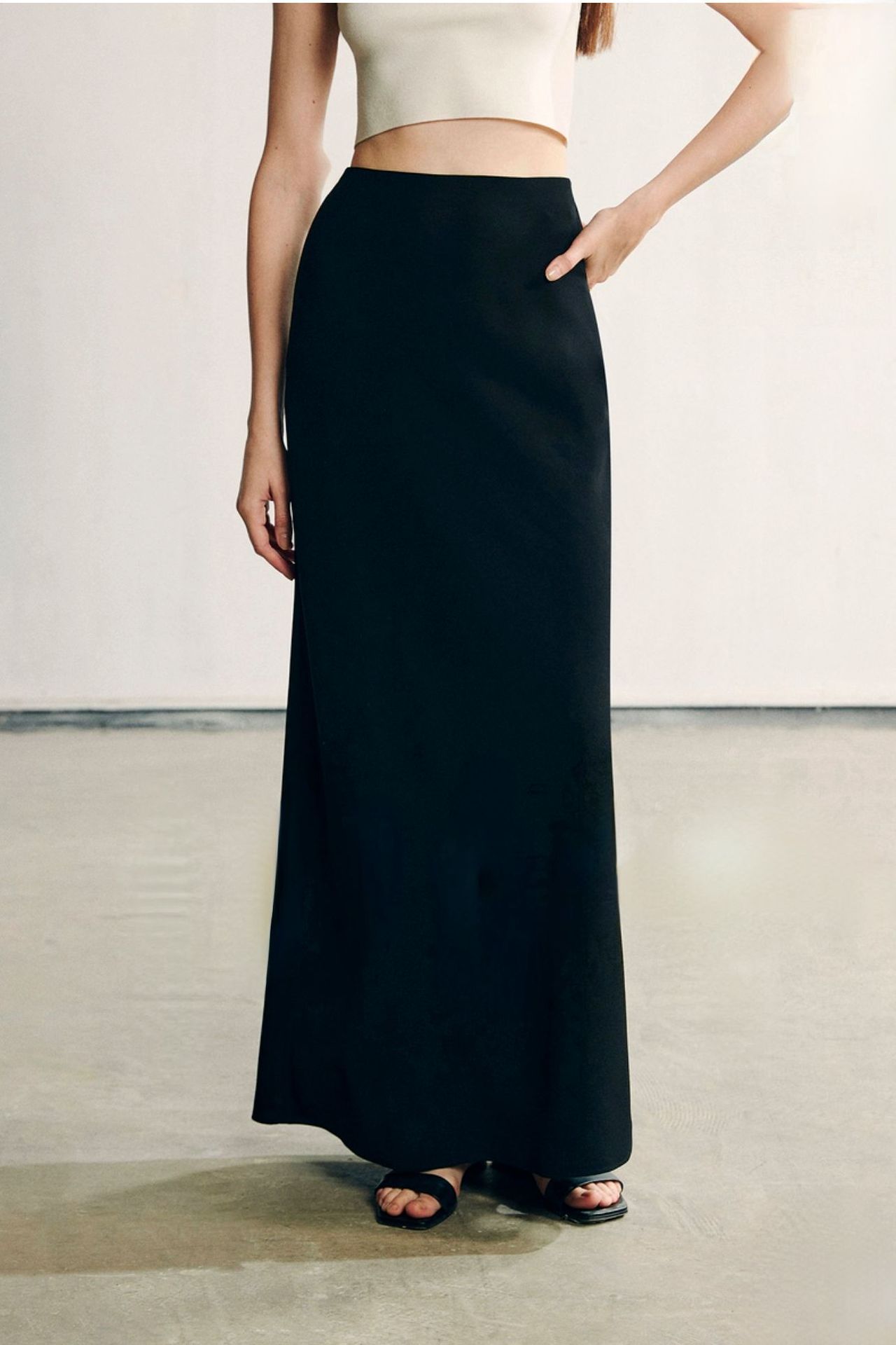 タイトスカート 美しい縦ラインを演出するマキシ丈タイトスカート
