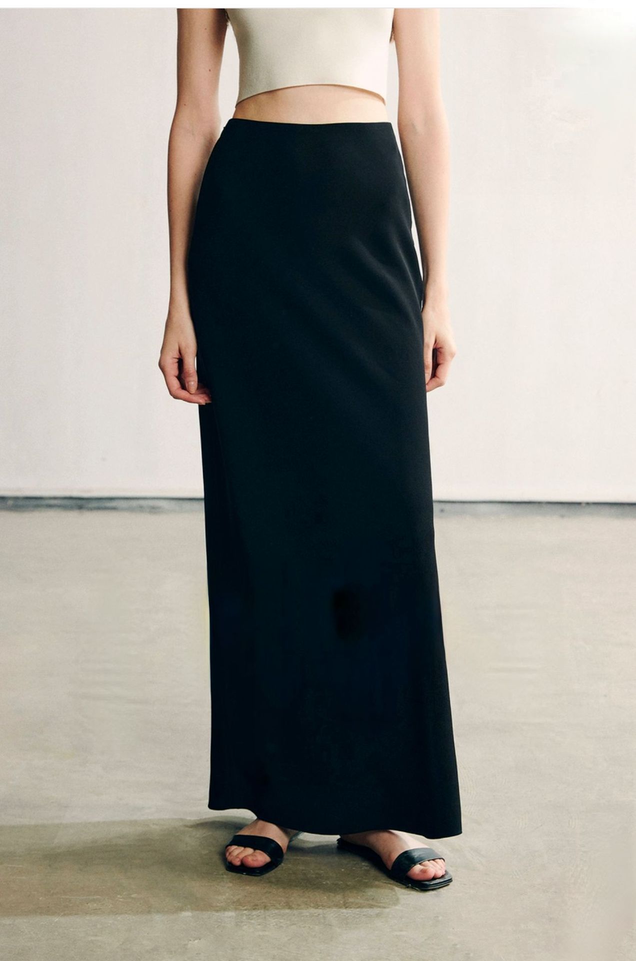 タイトスカート 美しい縦ラインを演出するマキシ丈タイトスカート