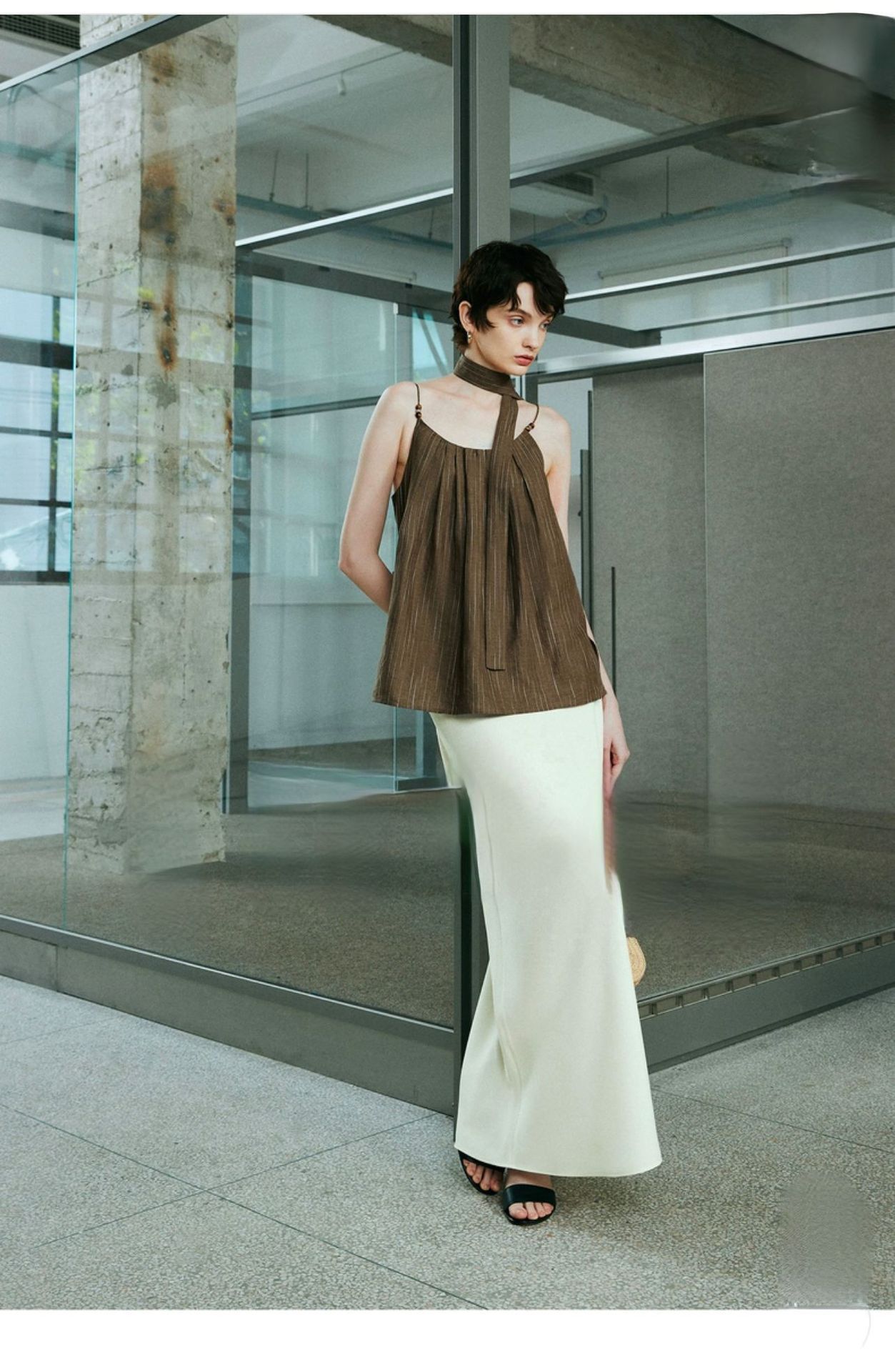 タイトスカート 美しい縦ラインを演出するマキシ丈タイトスカート