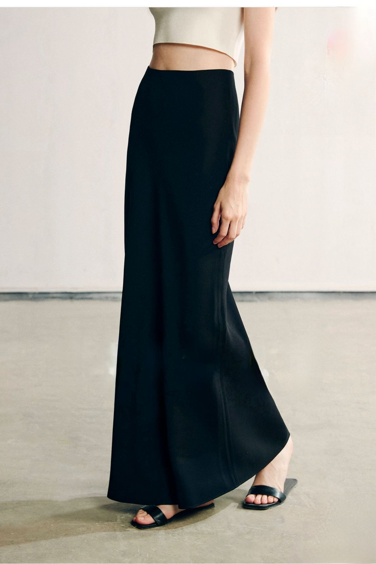 タイトスカート 美しい縦ラインを演出するマキシ丈タイトスカート