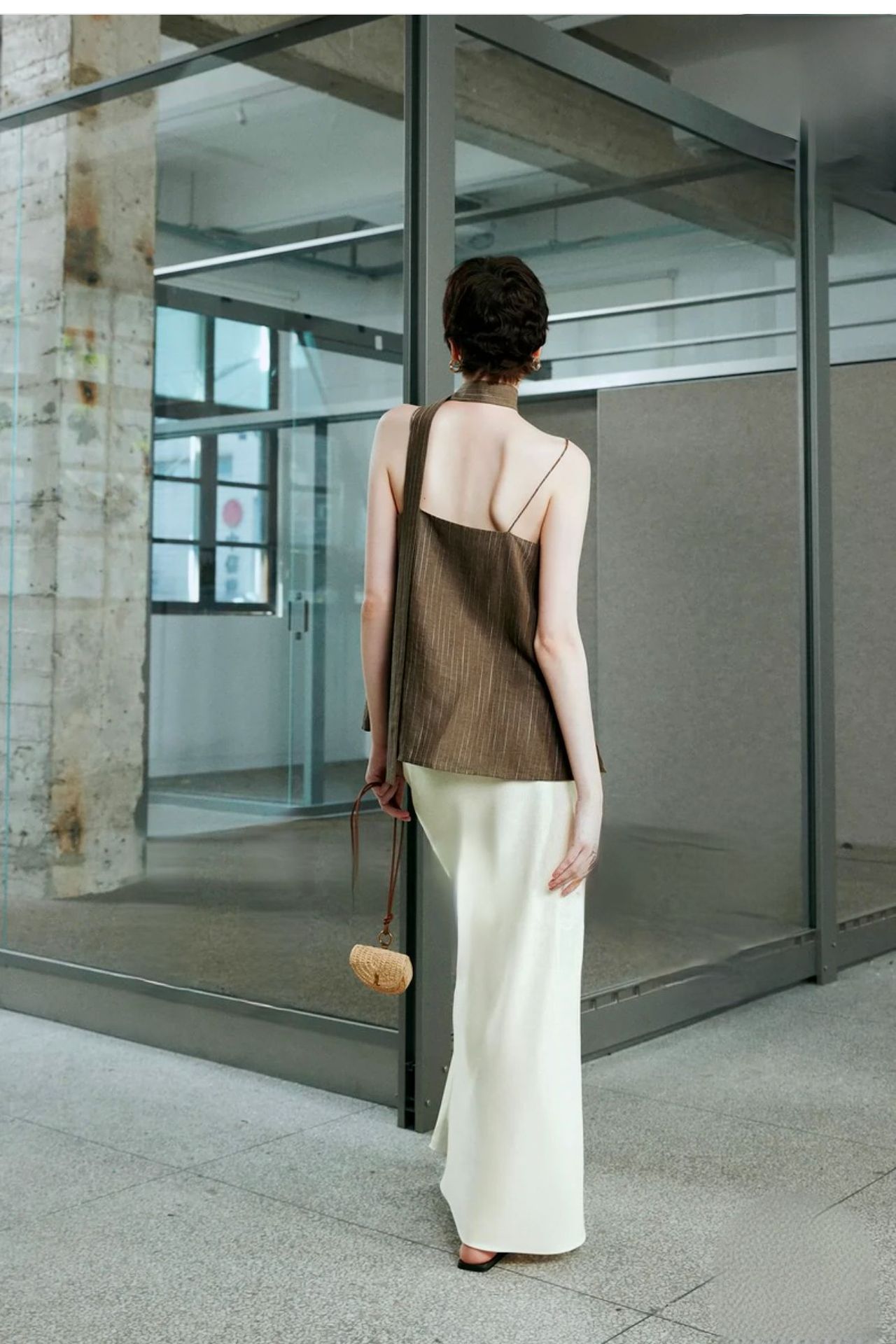 タイトスカート 美しい縦ラインを演出するマキシ丈タイトスカート