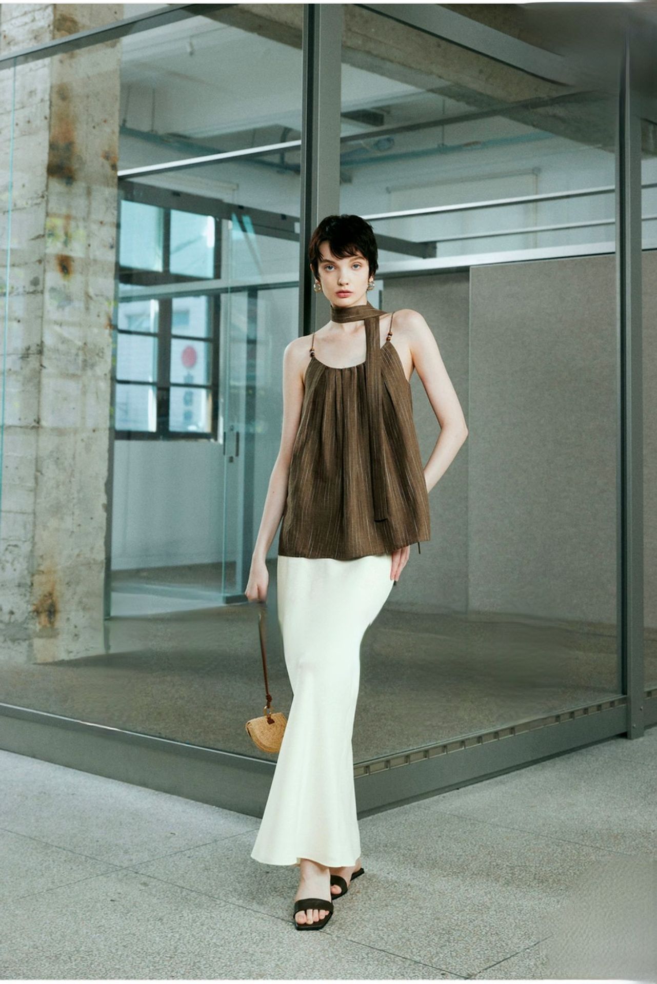 タイトスカート 美しい縦ラインを演出するマキシ丈タイトスカート