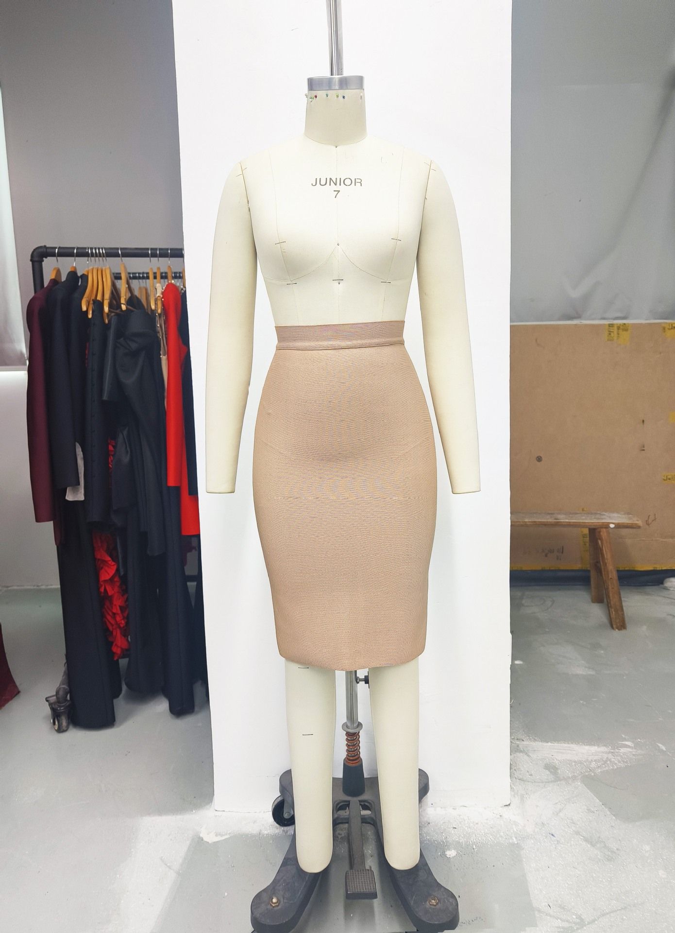 タイトスカート 美脚見せストレッチ素材のひざ下丈タイトスカート