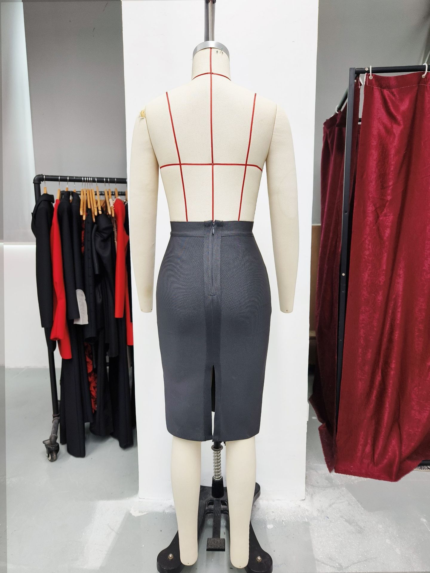 タイトスカート 美脚見せストレッチ素材のひざ下丈タイトスカート