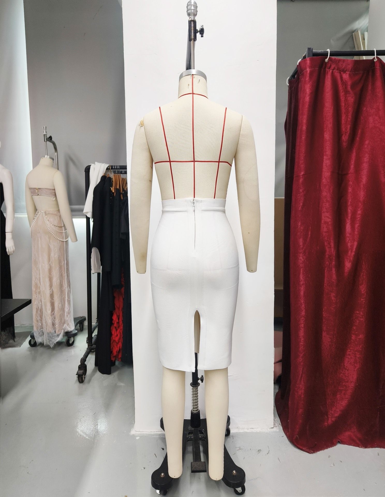 タイトスカート 美脚見せストレッチ素材のひざ下丈タイトスカート