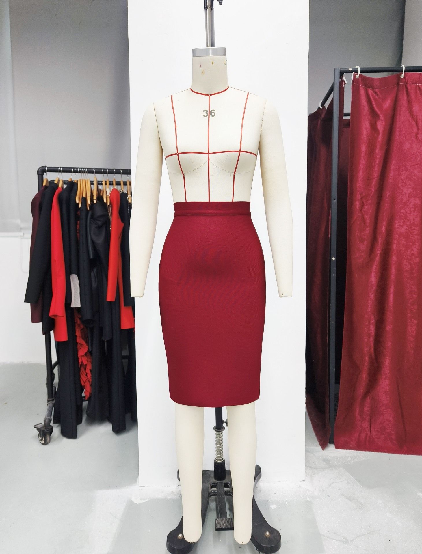 タイトスカート 美脚見せストレッチ素材のひざ下丈タイトスカート