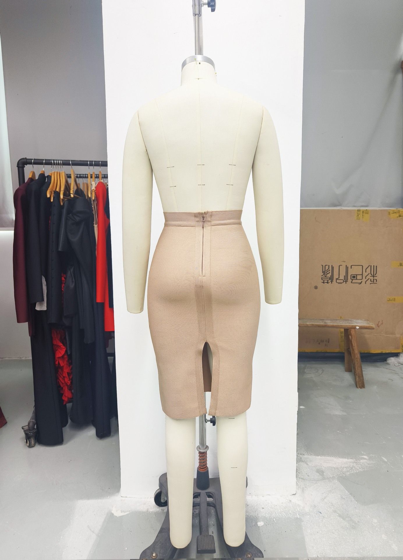 タイトスカート 美脚見せストレッチ素材のひざ下丈タイトスカート