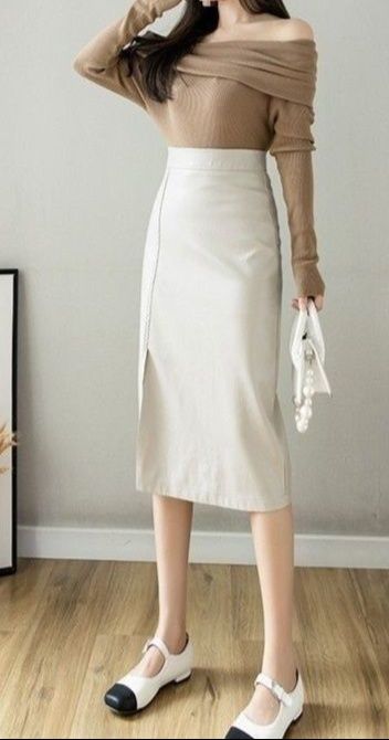 タイトスカート レザー調サイドスリット入りタイトスカート