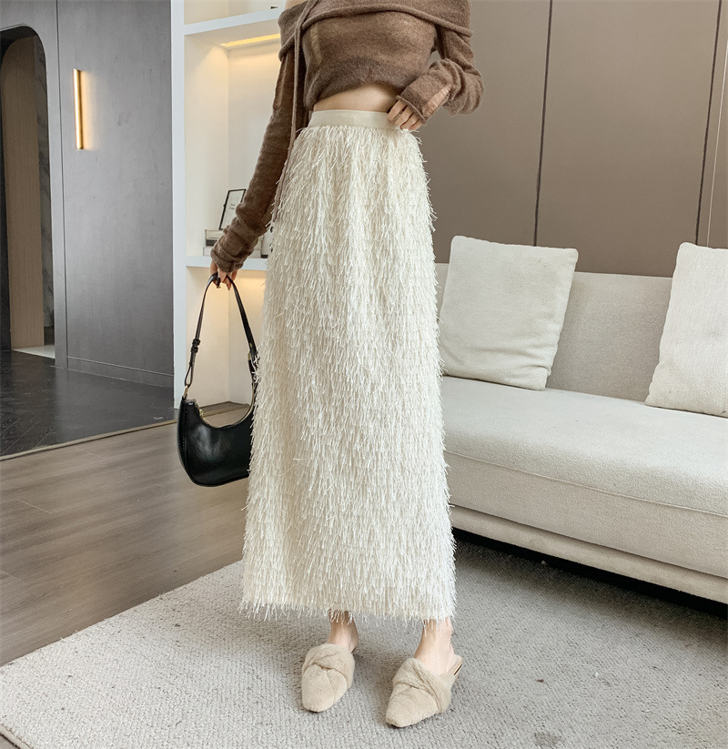 タイトスカート ふわふわタッセル素材のタイトマキシスカート