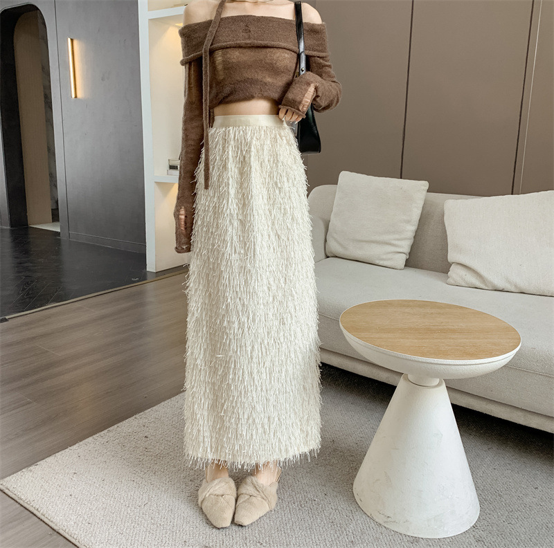 タイトスカート ふわふわタッセル素材のタイトマキシスカート