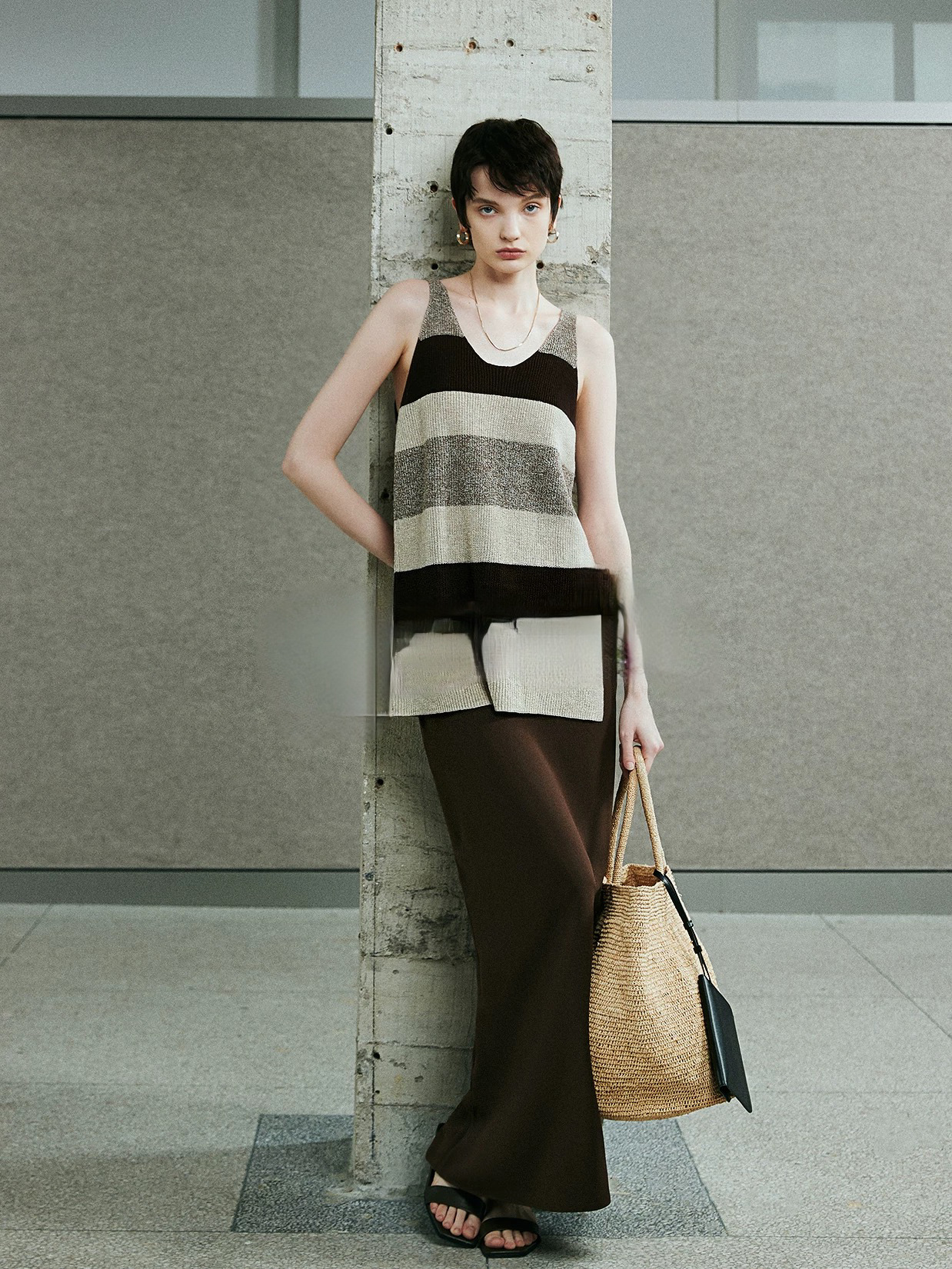 タイトスカート 美しい縦ラインを演出するマキシ丈タイトスカート