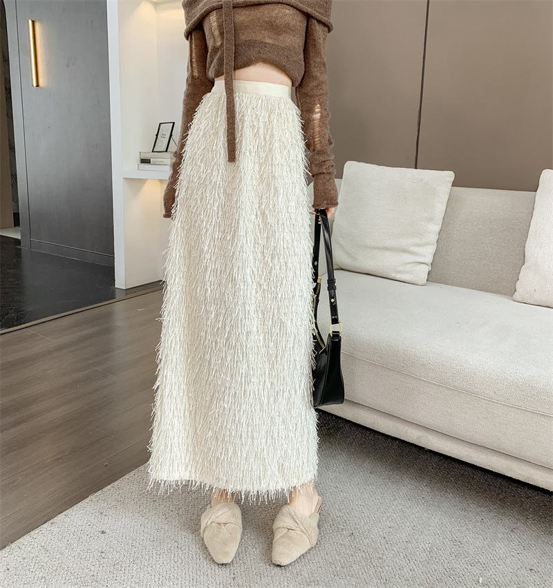 タイトスカート ふわふわタッセル素材のタイトマキシスカート