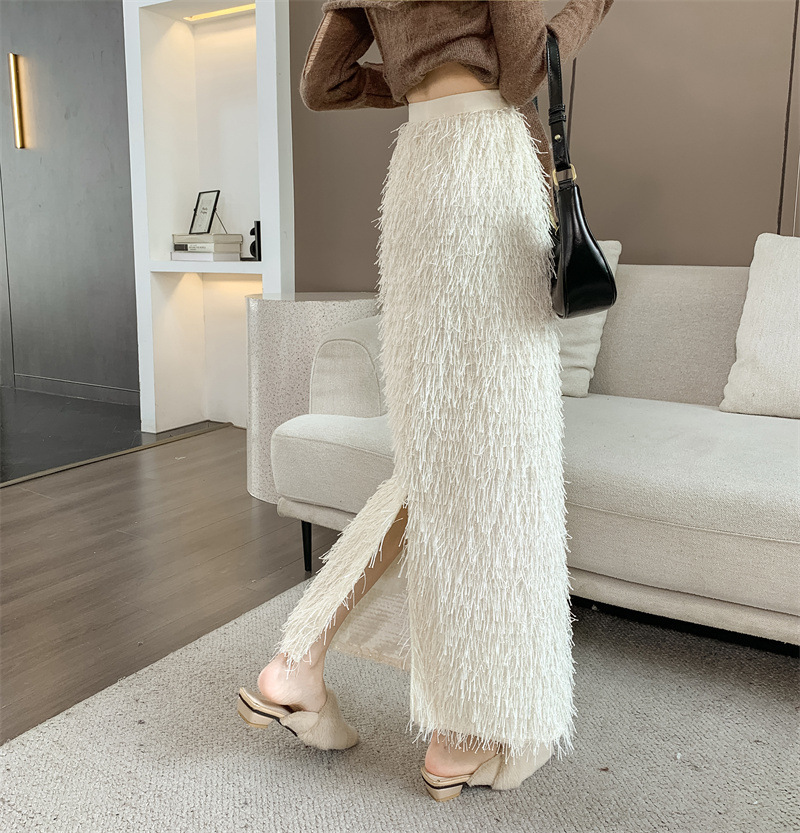 タイトスカート ふわふわタッセル素材のタイトマキシスカート