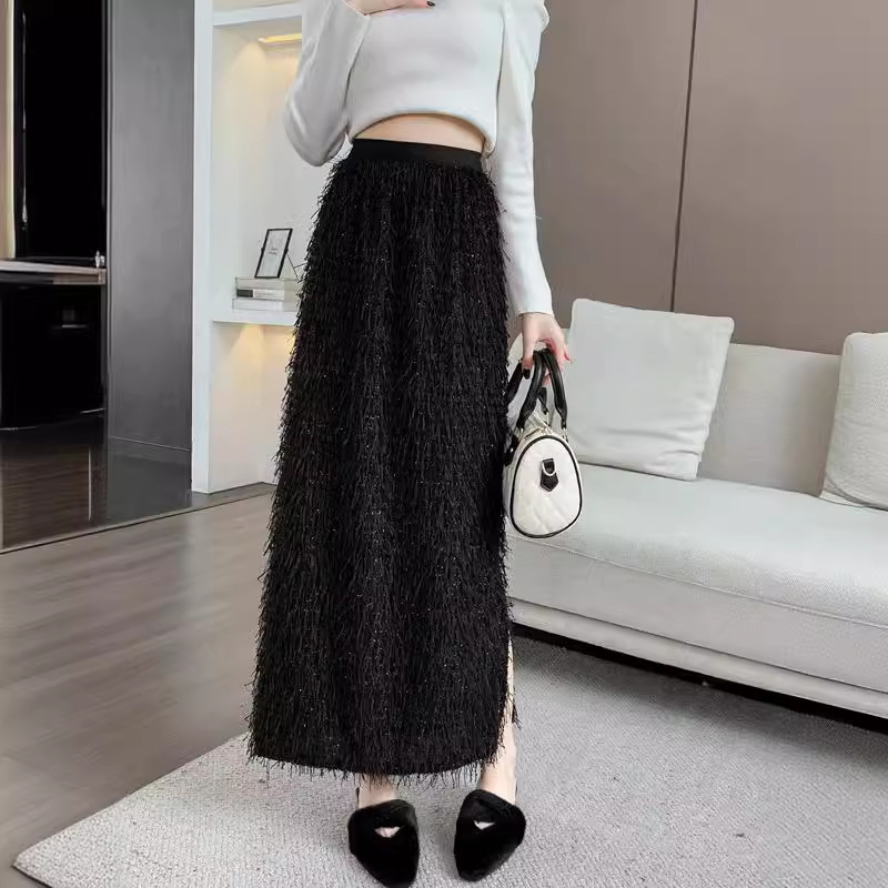 タイトスカート ふわふわタッセル素材のタイトマキシスカート