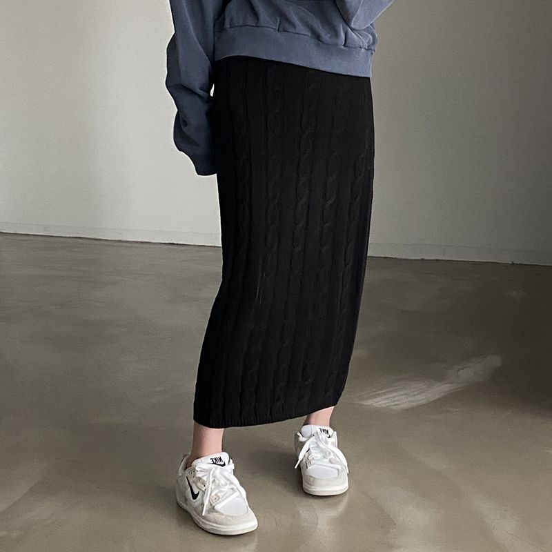 ケーブル編みニットロングタイトスカート