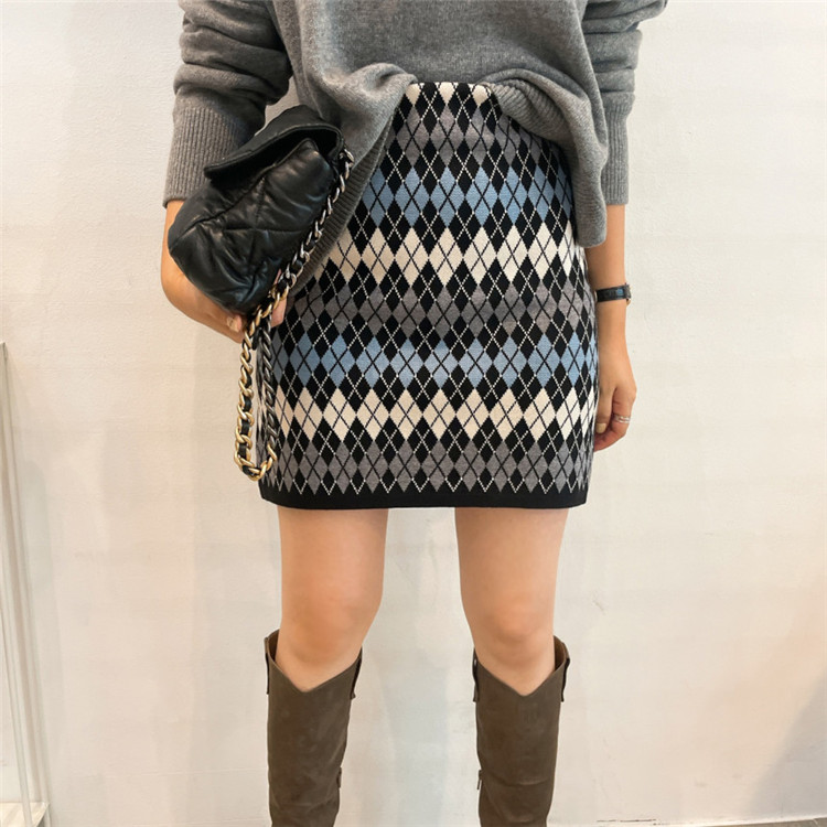 大人女性のひし形ニットミニタイトスカート