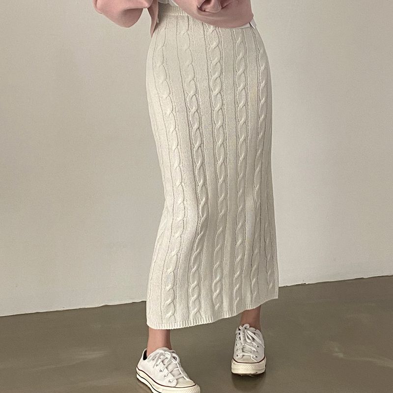 ケーブル編みニットロングタイトスカート