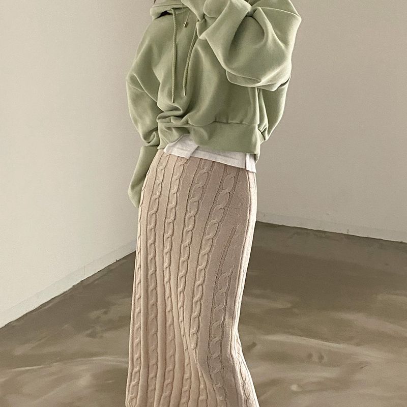 ケーブル編みニットロングタイトスカート