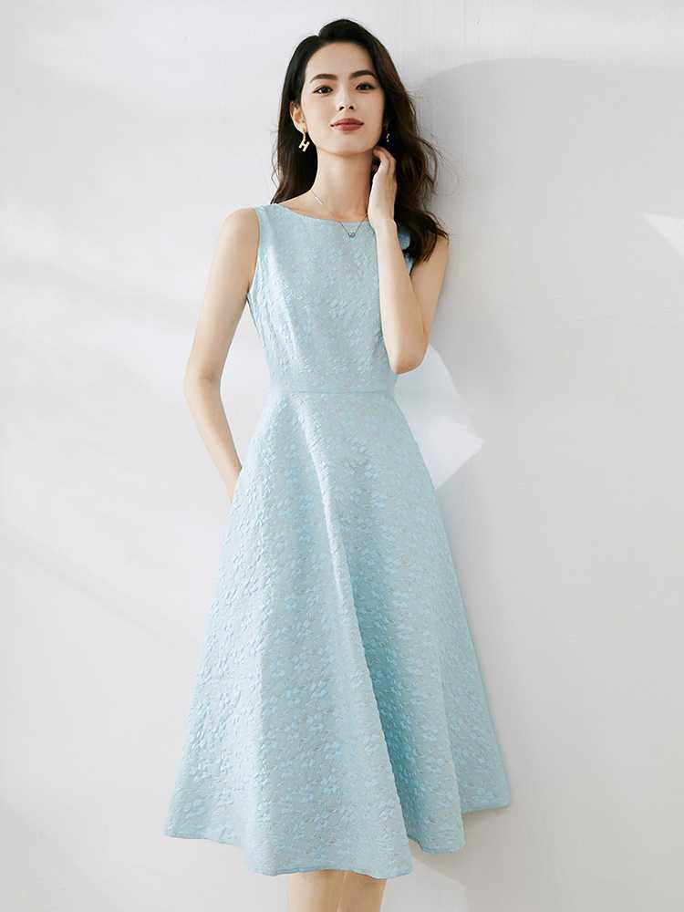 洗練された印象を与える!ジャガードロングドレス5選