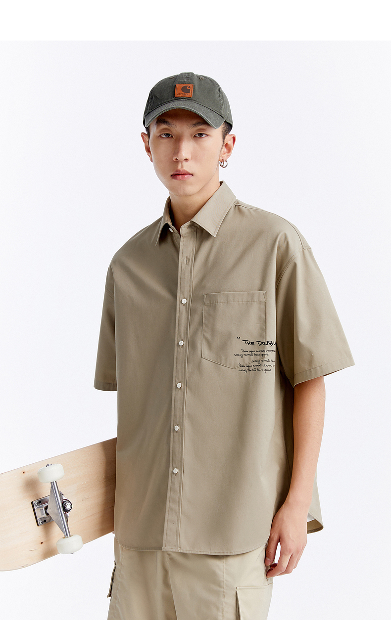 30代メンズファッション メッセージプリント半袖シャツ