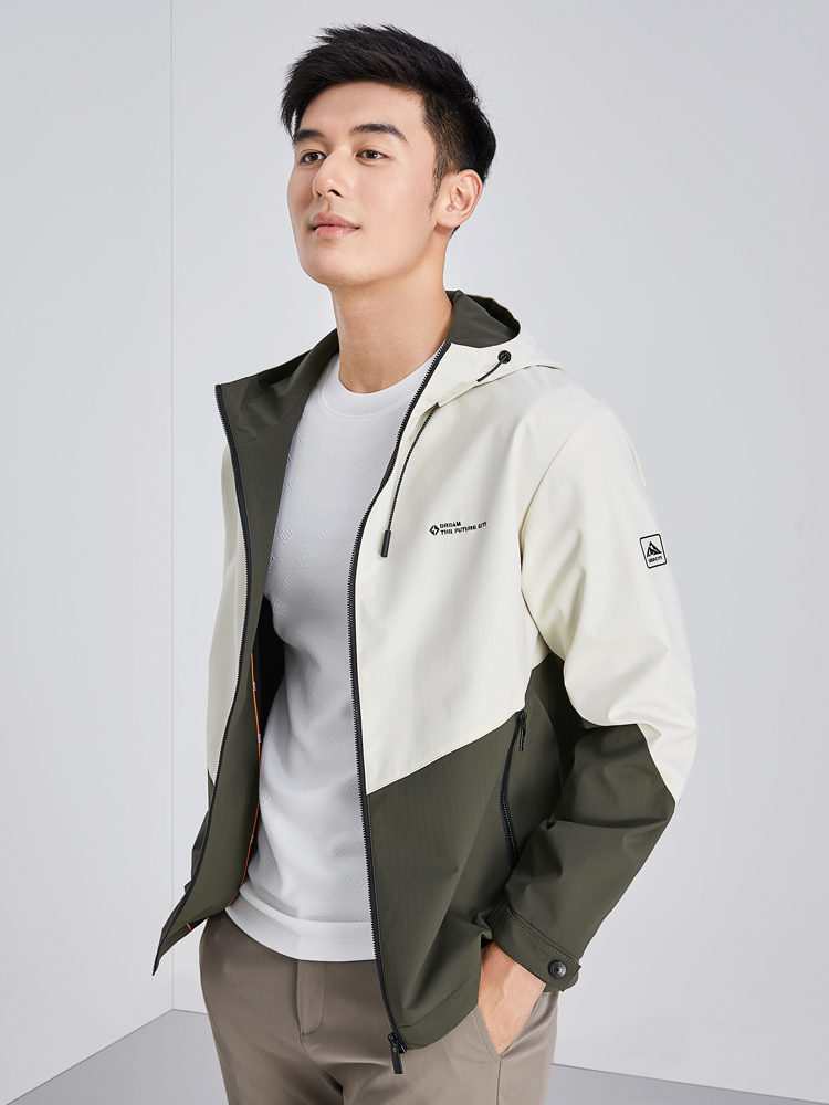 30代メンズファッション アーバンスタイルフーディジャケット